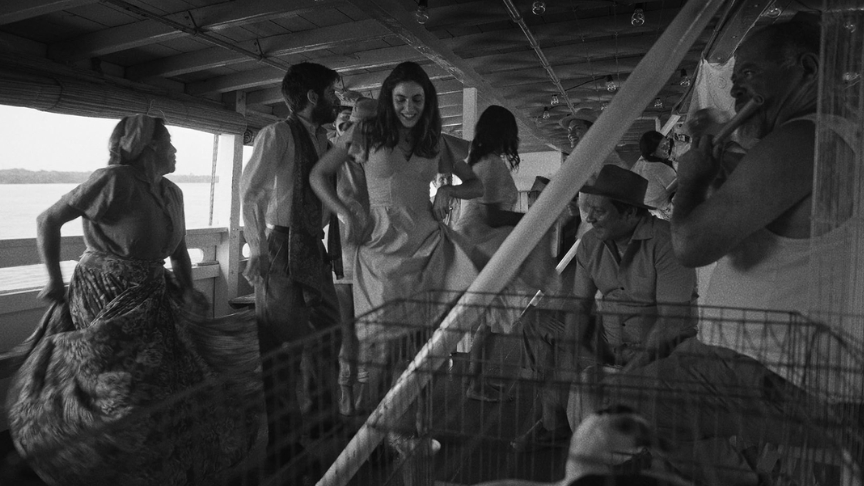 Ambientado entre o Líbano e o Brasil, o longa acompanha dois 
irmãos que deixam o país natal em meio às tensões da guerra