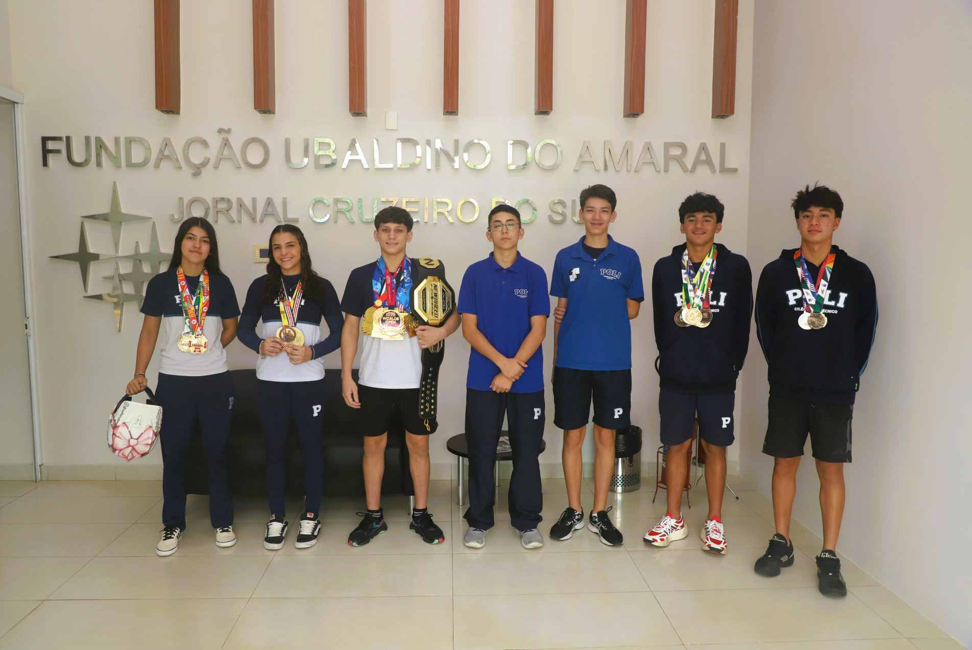 Estudantes da instituição de ensino disputam torneios, com disciplina e dedicação