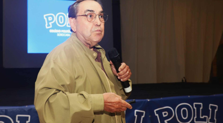 Palestra promovida pelo Colégio Poli reúne pais para discutir desafios da IA