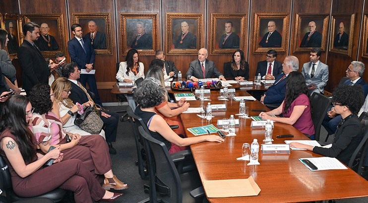 Entre os temas abordados, uso ético da IA
e a defesa da democracia em campanhas eleitorais