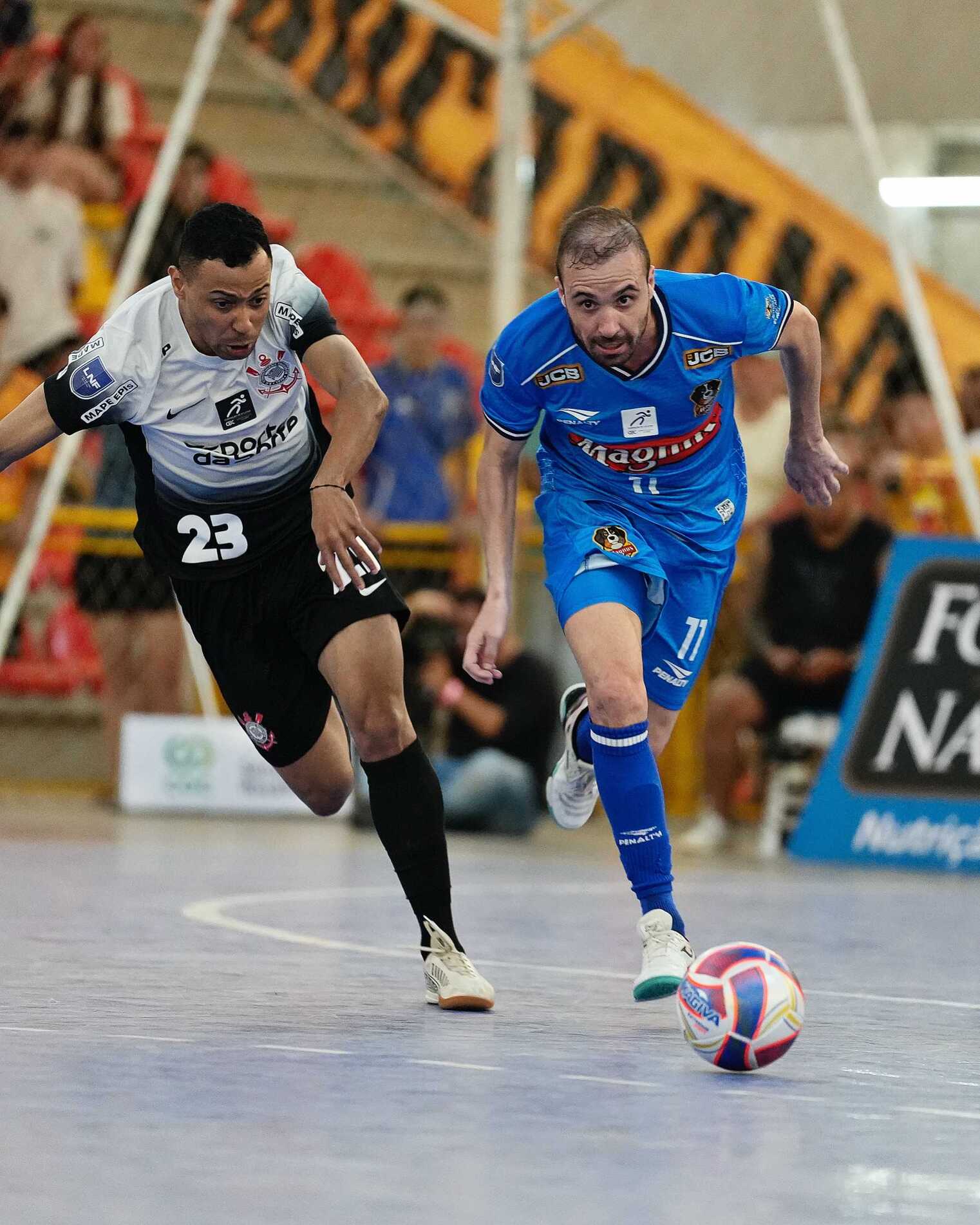 Duelo coloca frente a frente o primeiro e o terceiro colocados da competição