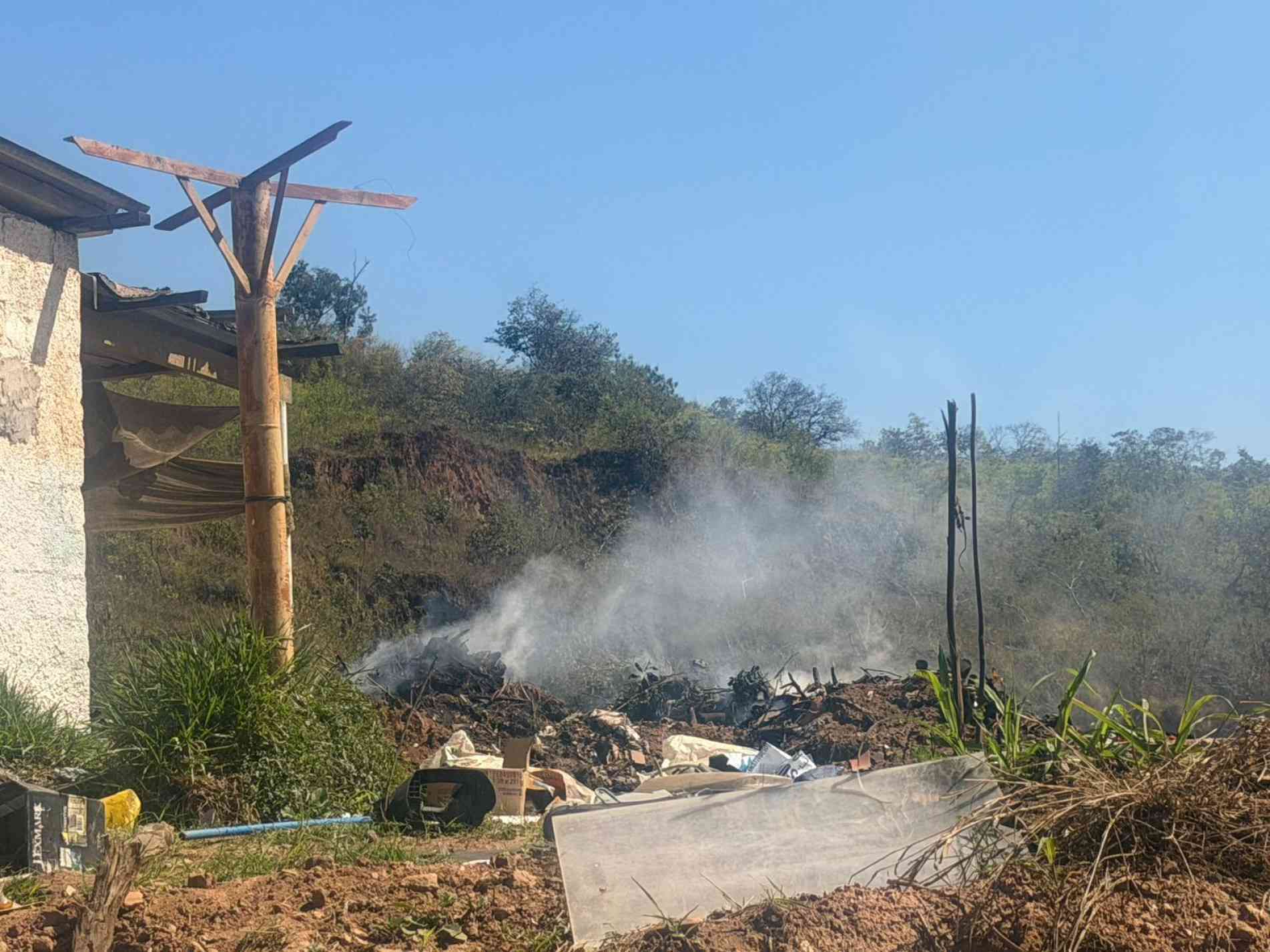 Incêndios são comuns no ponto de descarte de materiais