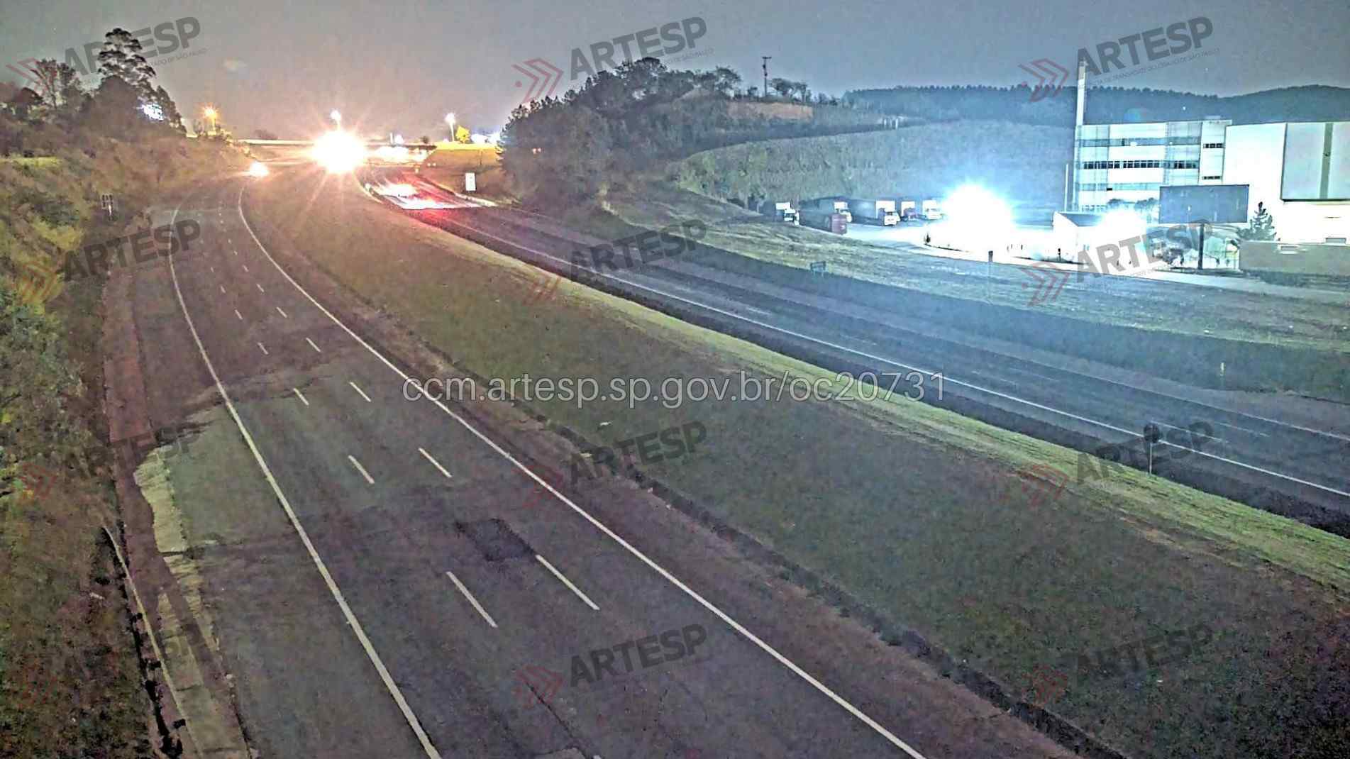 Segundo informações da Agência de Transportes do Estado de São Paulo (Artesp), o acidente aconteceu no quilômetro 69 da pista sentido interior