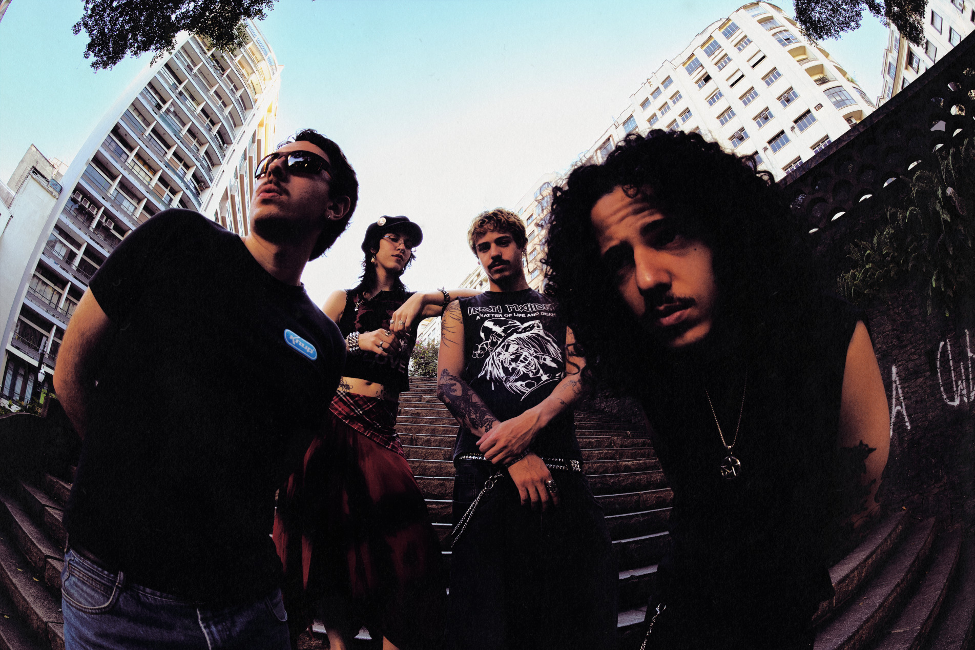 Show  antecipa faixas do novo EP da banda