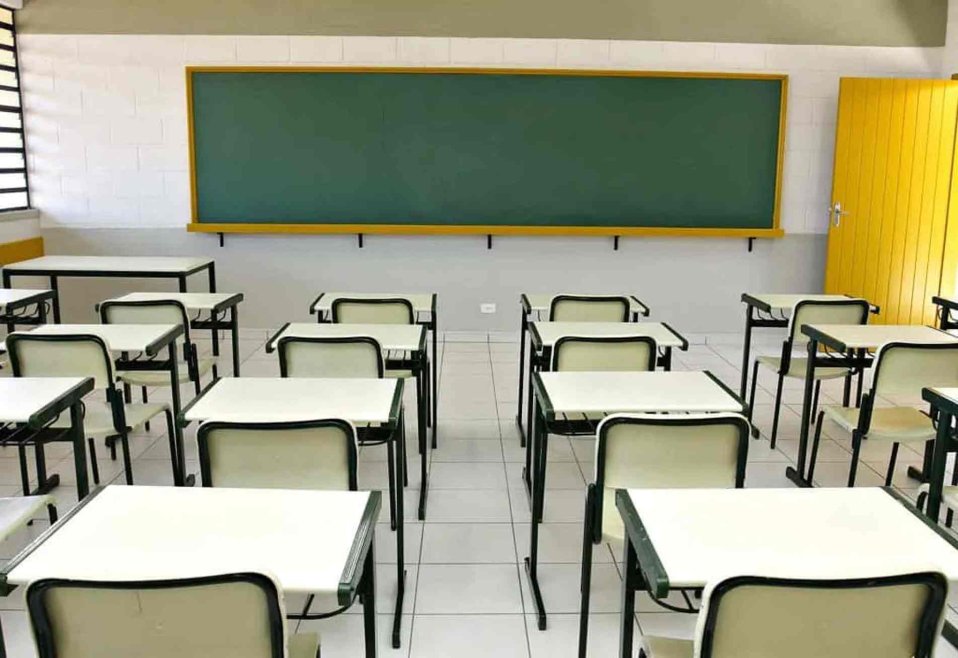 Quando não há vaga próxima da residência,
o Estado pode oferecer transporte escolar