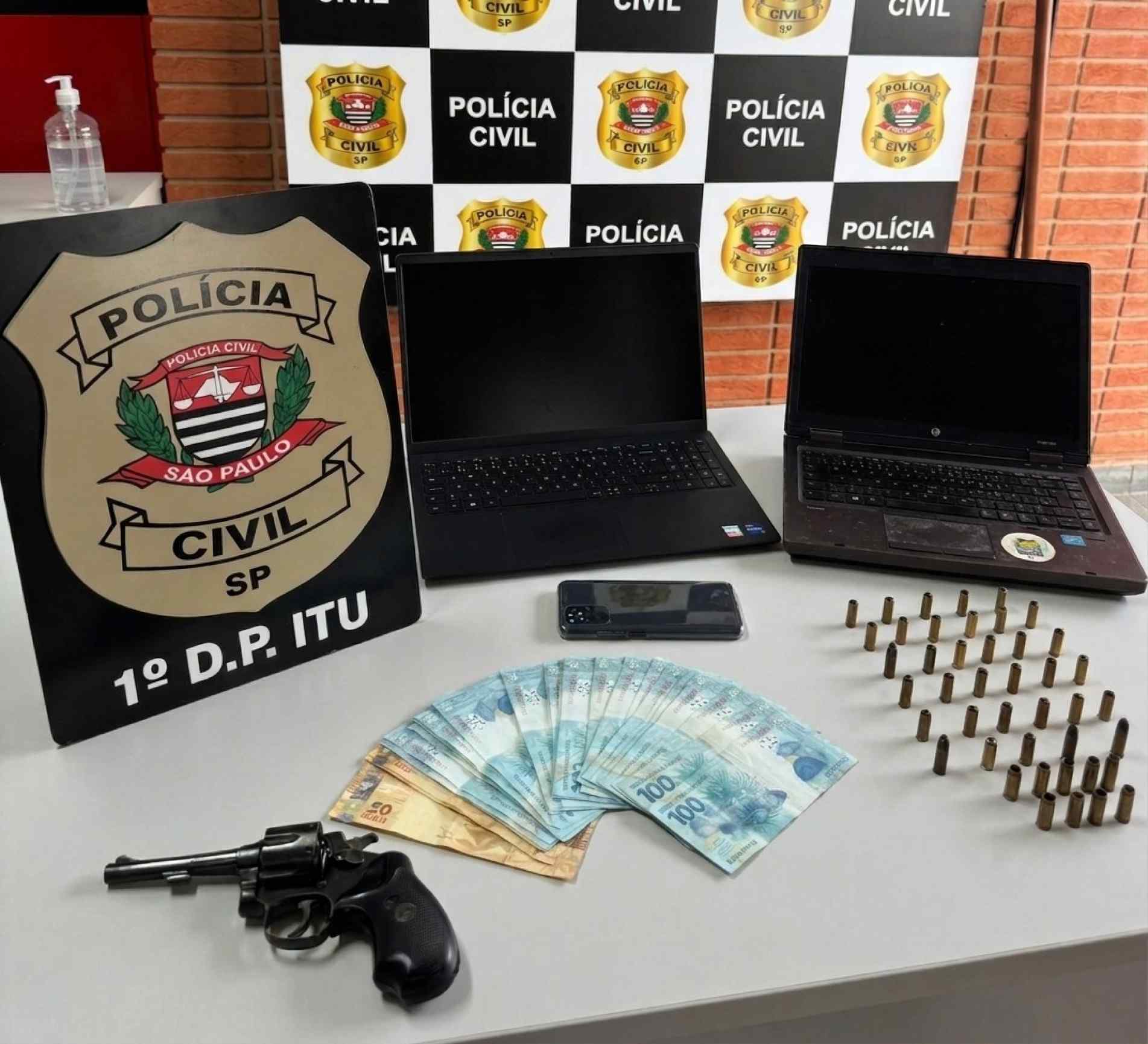 Todos os materiais apreendido irão passar pela perícia para auxilio da Policia Civil no esclarecimento do caso 