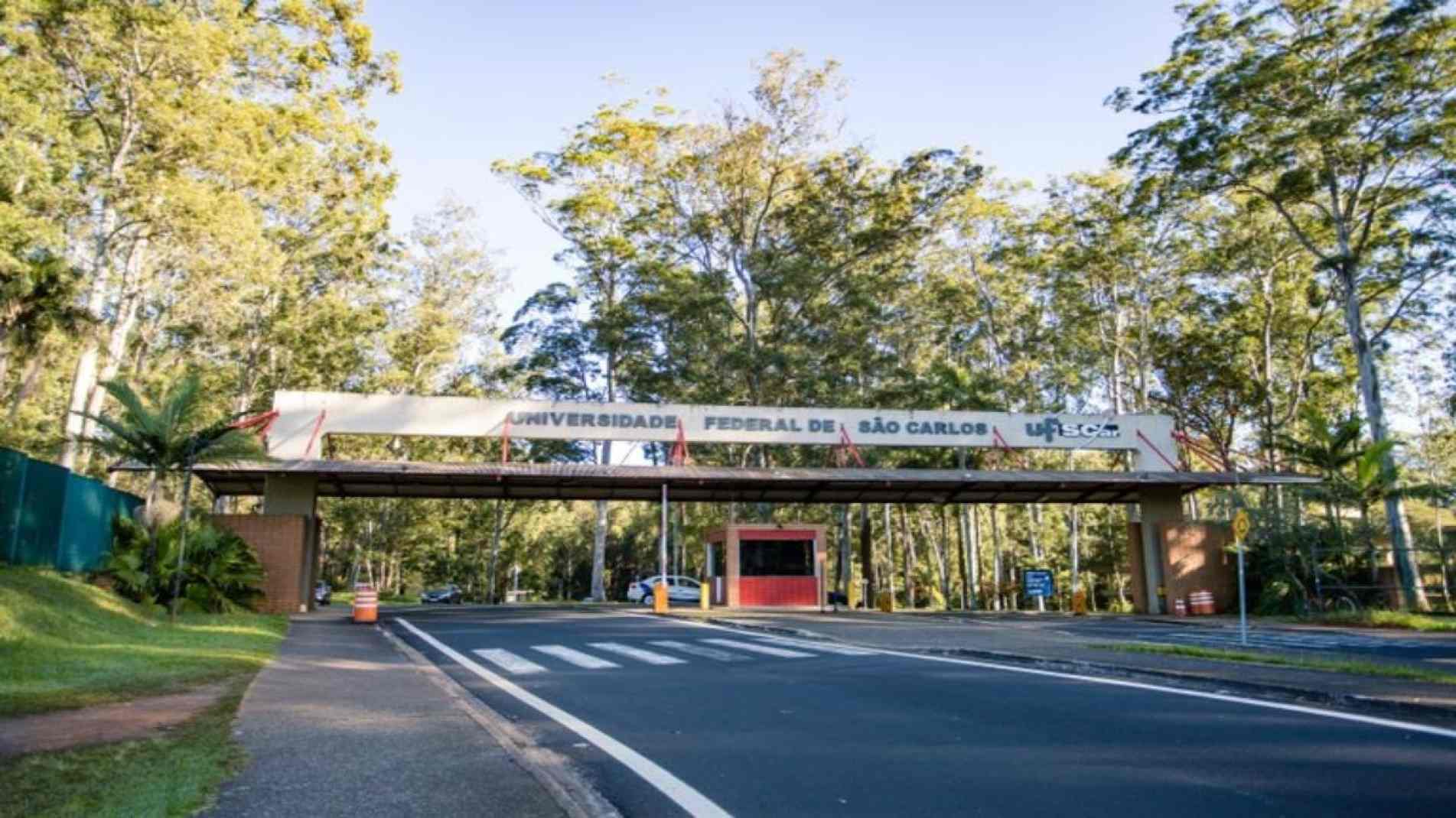 Área de concentração do programa abrange três domínios fundamentais: teoria, instituições e comportamento político