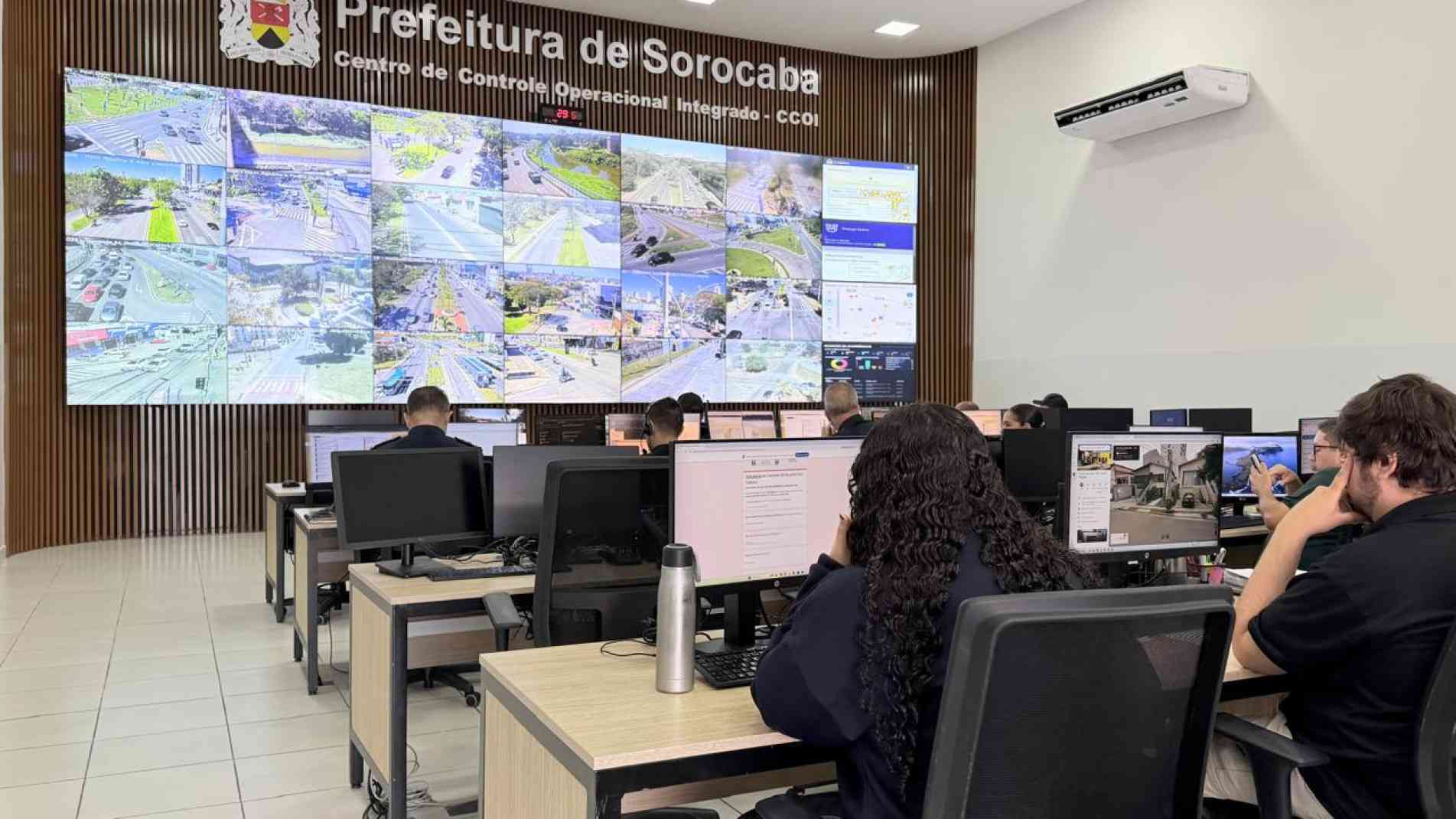 Fiscalização é feita por agentes de trânsito e também por videomonitoramento: distração compromete atenção e capacidade de reação