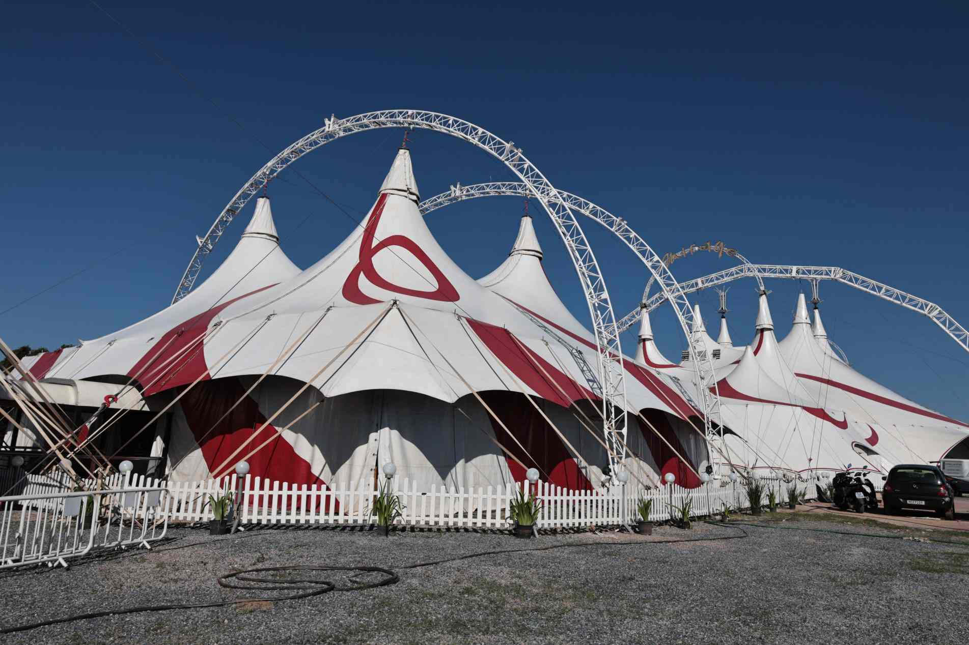 Estrutura chegou à cidade no final de agosto com mais de 40 carretas