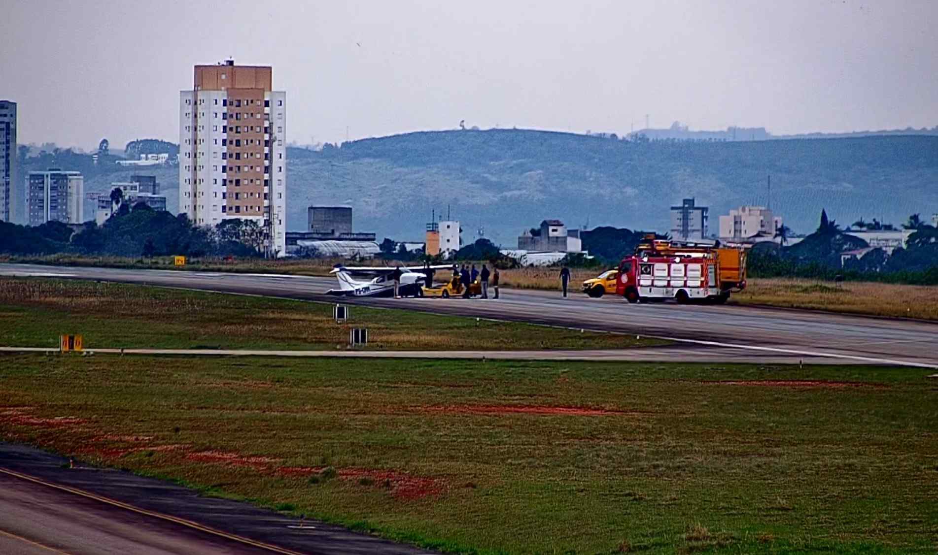 A interdição durou cerca de duas horas, enquanto equipes trabalhavam na retirada da aeronave da pista. O funcionamento foi normalizado por volta das 18h