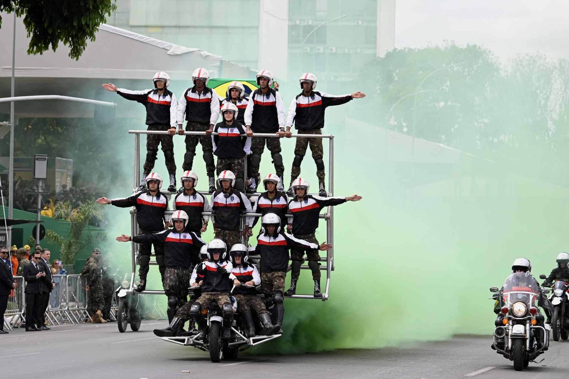 Forças armadas fizeram demonstrações para o público na Esplanada dos Ministérios