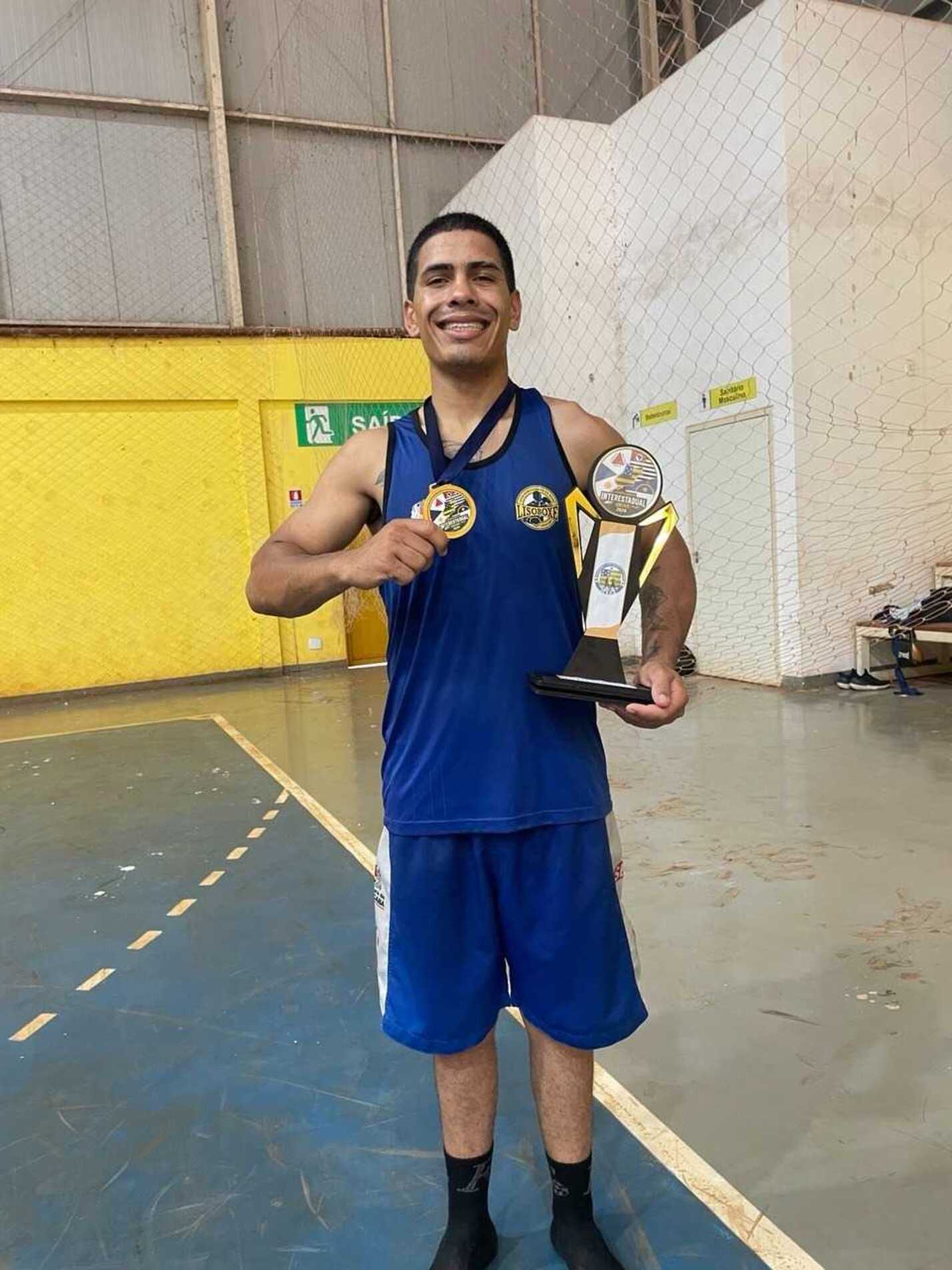 Luiz Carvalho, sagrou-se campe&atilde;o da categoria at&eacute; 80 kg no Campeonato Interestadual de Boxe Elite