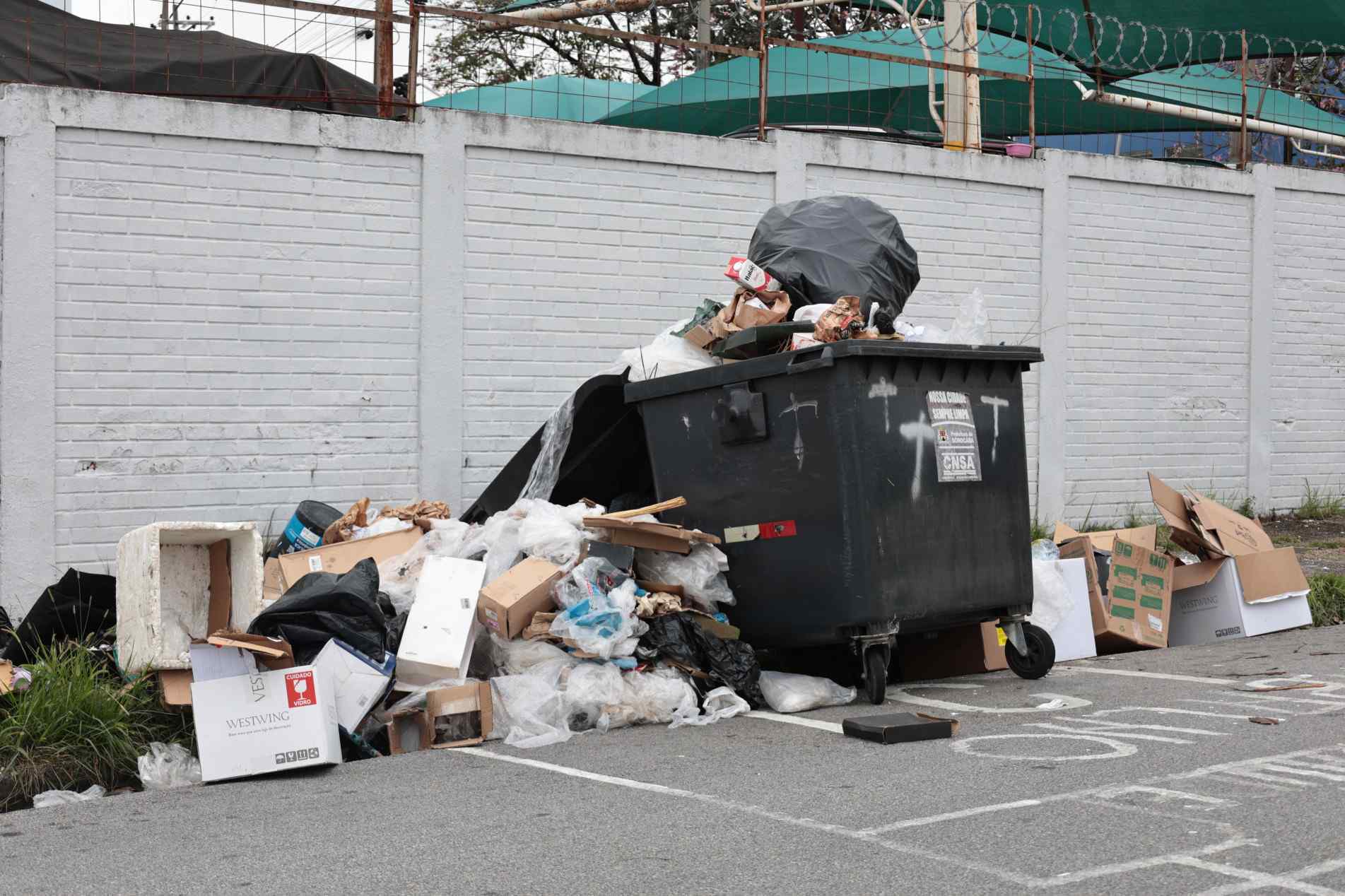 Problema ocorre na rua Bráulio Guedes, no Santa Rosália