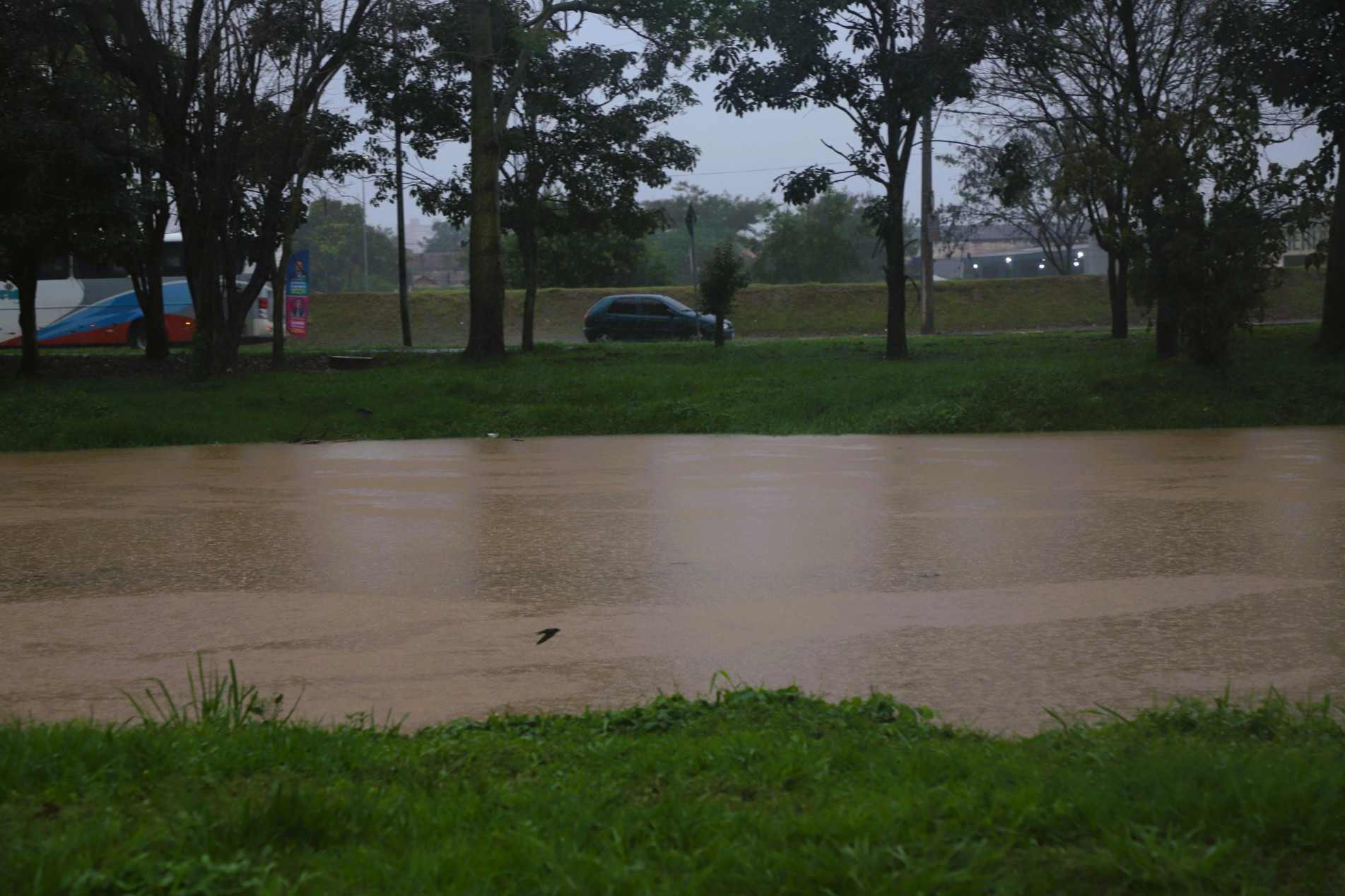  Chuva - Av Quinze de Agosto , Interditada