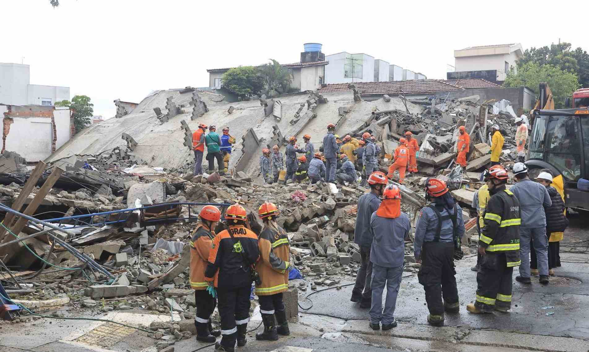 Desabamento de prédio na Penha matou seis pessoas