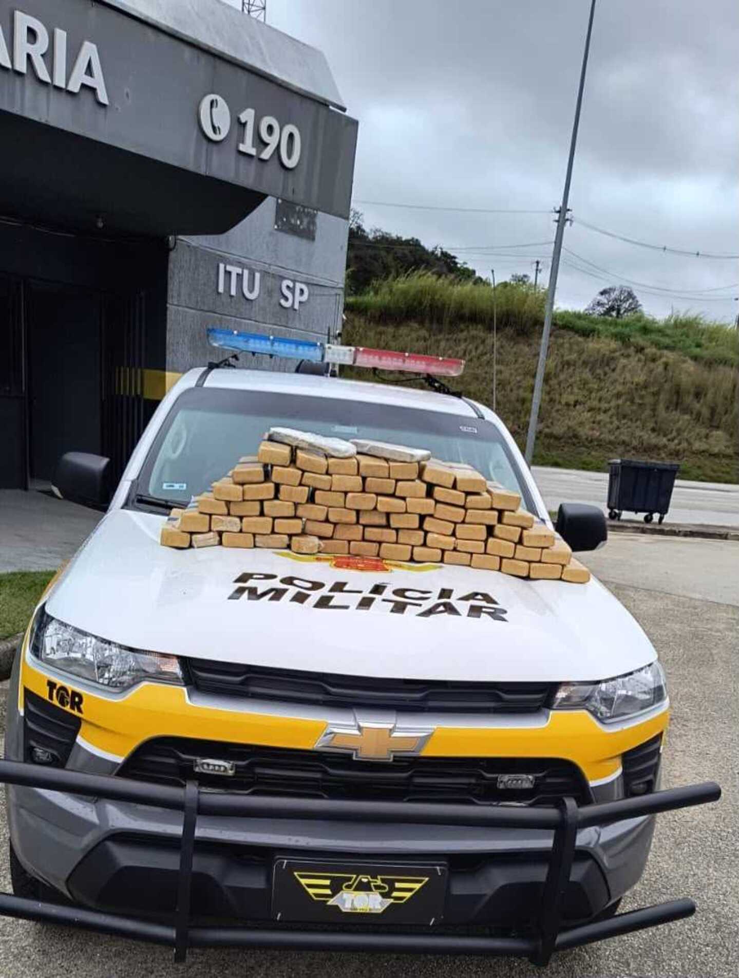 Ao todo, foram apreendidos 54,35 quilos da droga