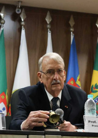 Academia de Letras debate literatura e identidade nacional