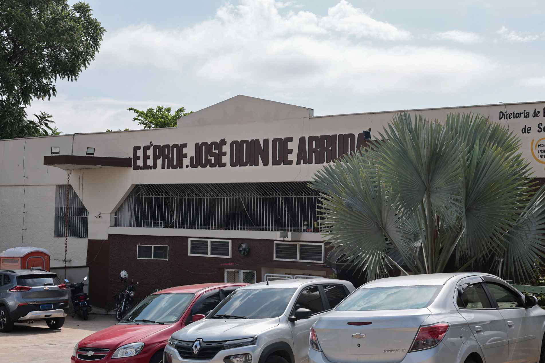 Estudantes guardam celulares no início das
aulas e recebem os aparelhos de volta ao fim do período