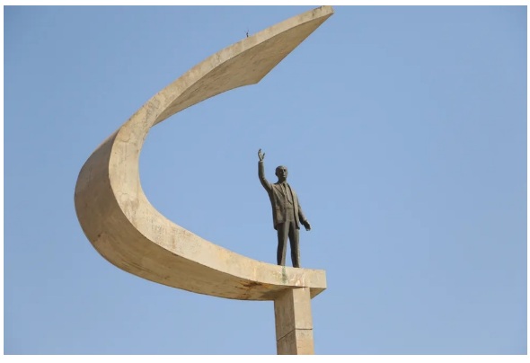 Monumento homenageia JK