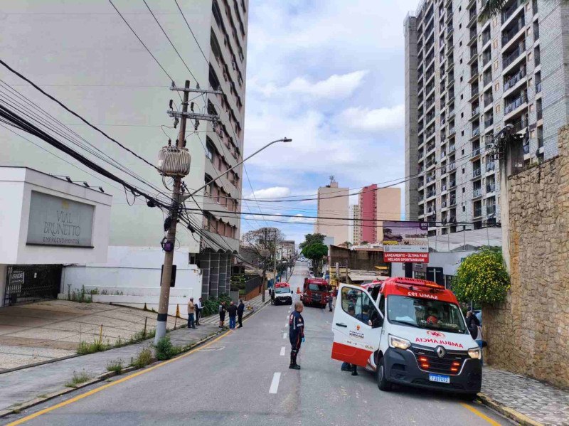 Descarga elétrica fere dois trabalhadores durante limpeza de fachada em Sorocaba