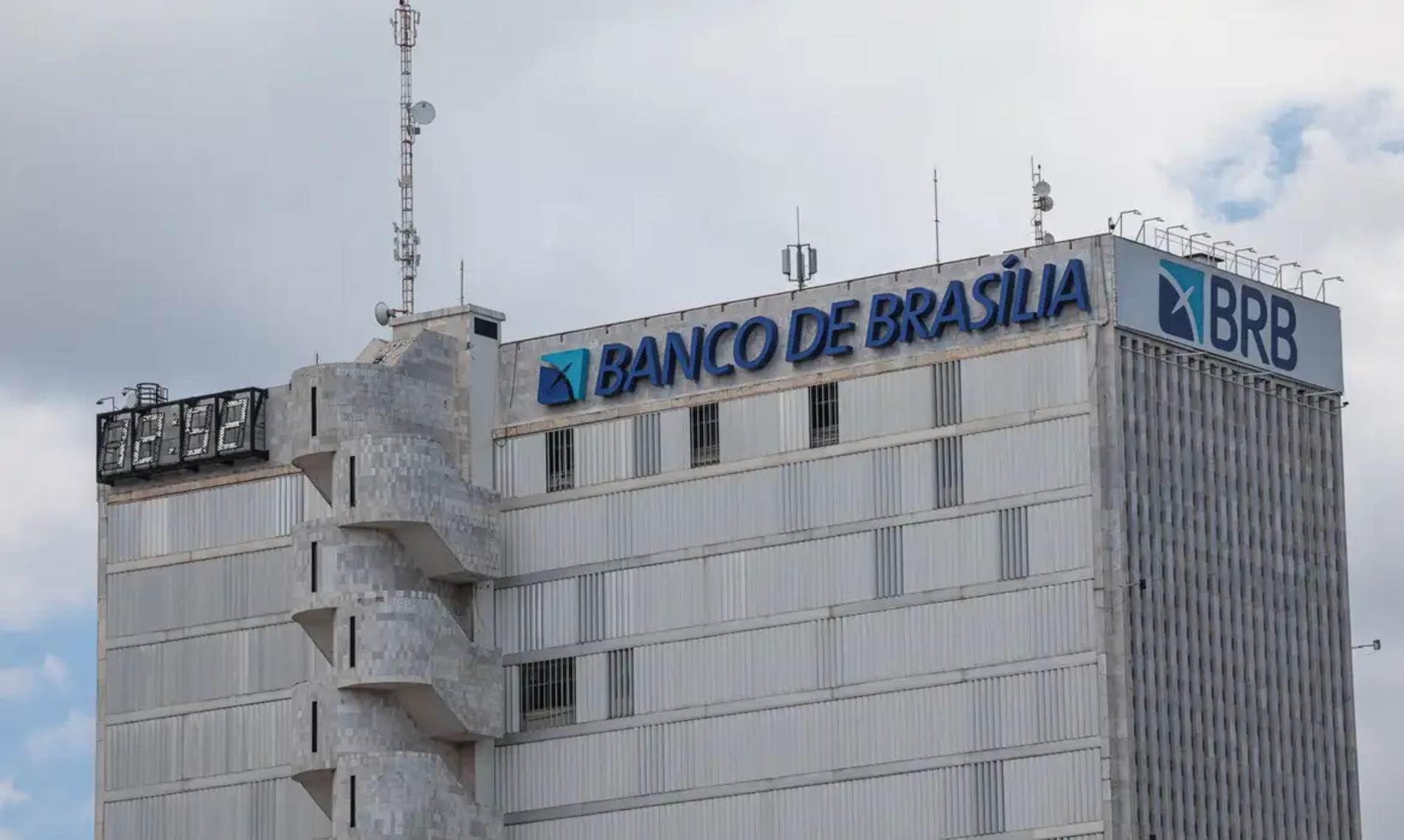 O valor total do bloqueio é de R$ 2.761.749.206,55