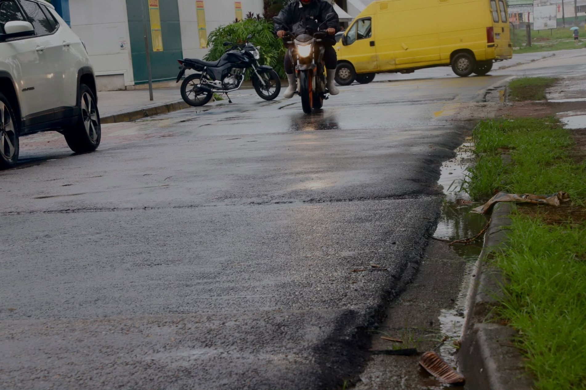 Serviços de manutenção provocam saliências em ruas e avenidas de Sorocaba 