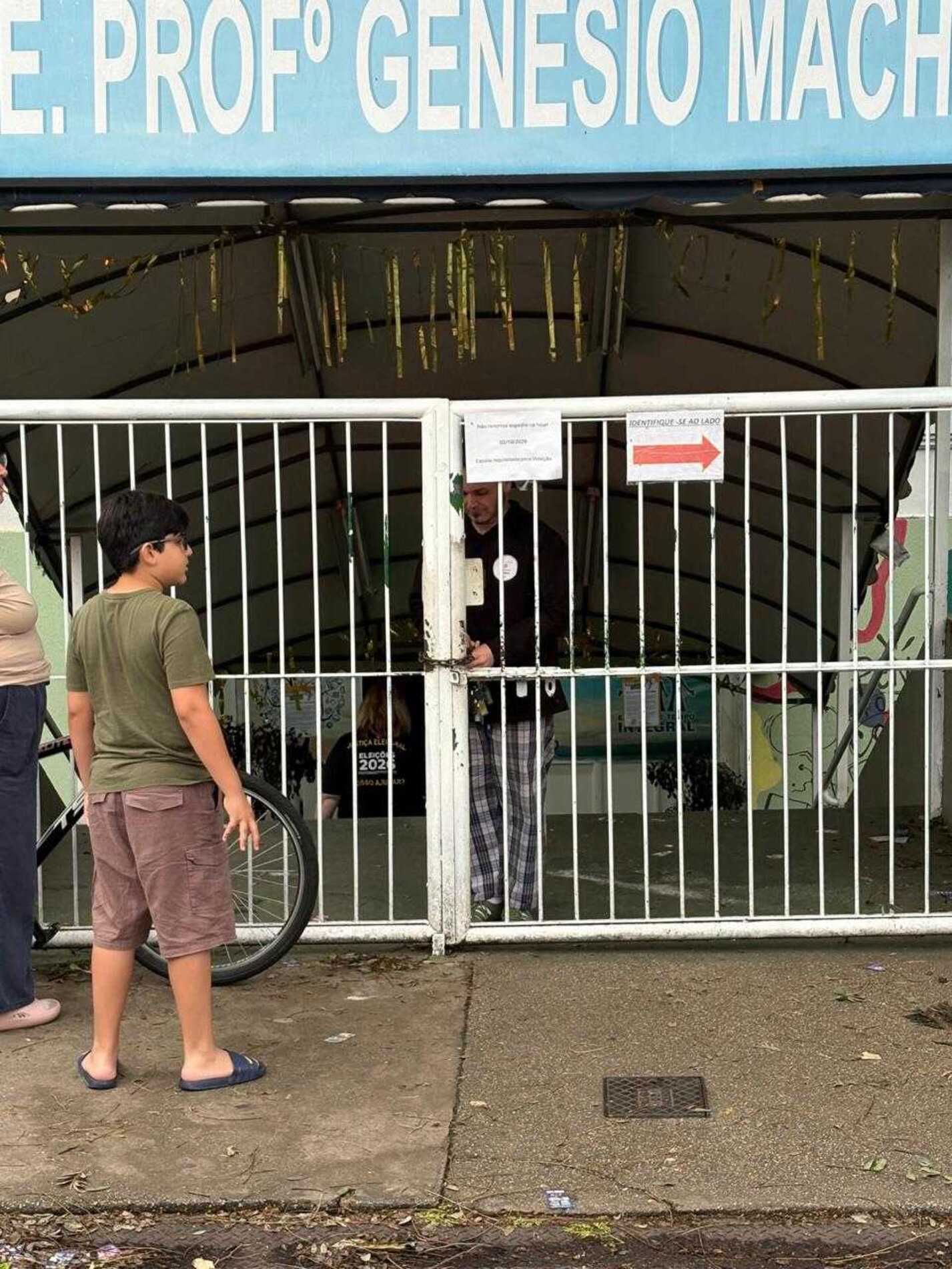 Não havia fila ao final do horário na Escola Genésio Machado
