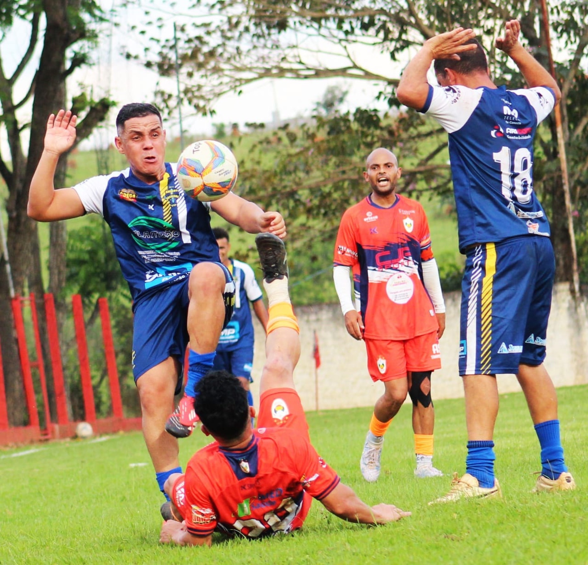 Goleada sobre o Laranjeiras (de vermelho) foi de 5 a 0