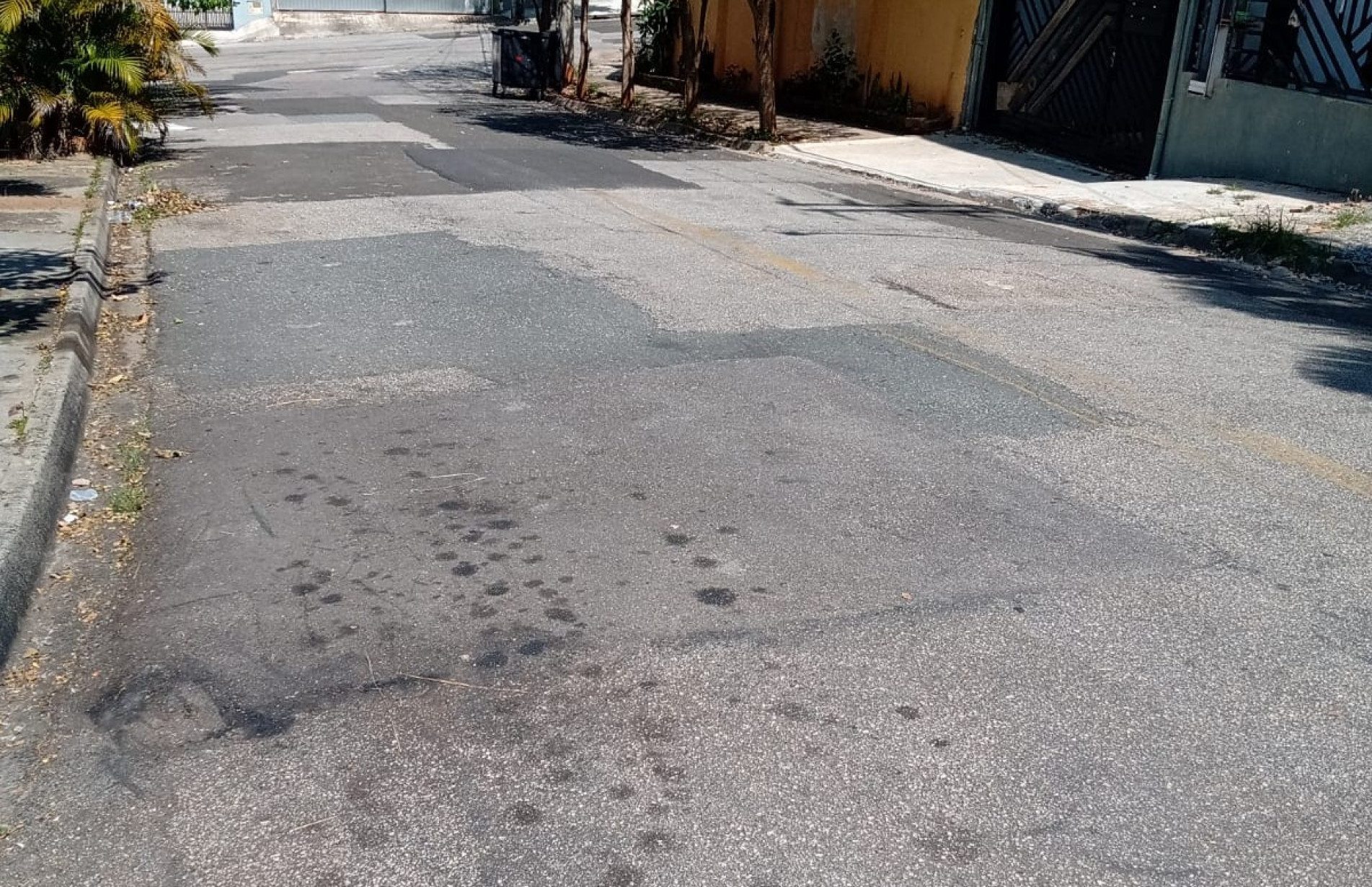 Vias do bairro não possuem sinalização
de trânsito ou identificação das ruas