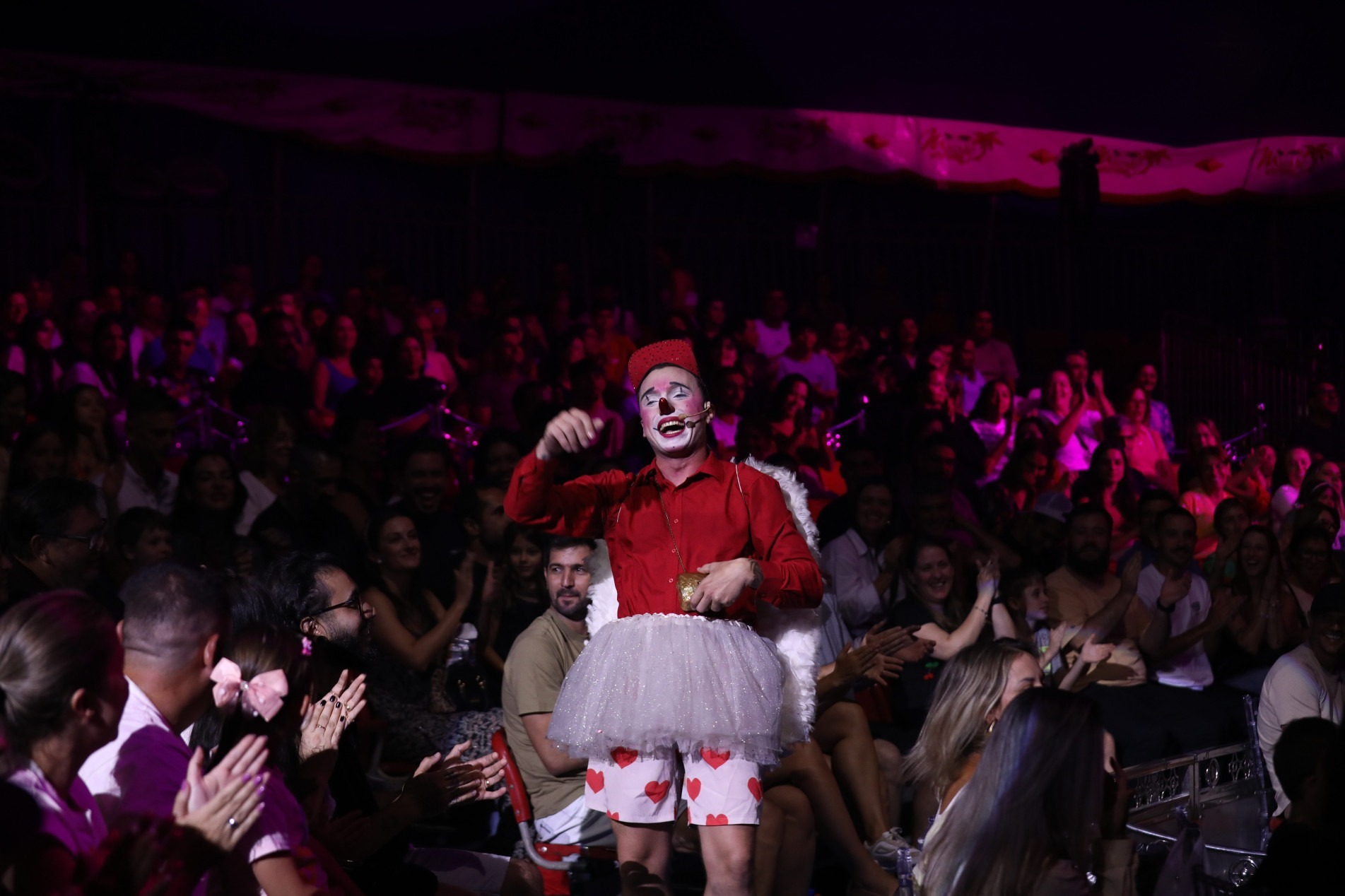 A programação inclui o Globo da Morte, apresentações no pêndulo, trapezistas, acrobatas e malabaristas, além de intervenções humorísticas do Palhaço Potato