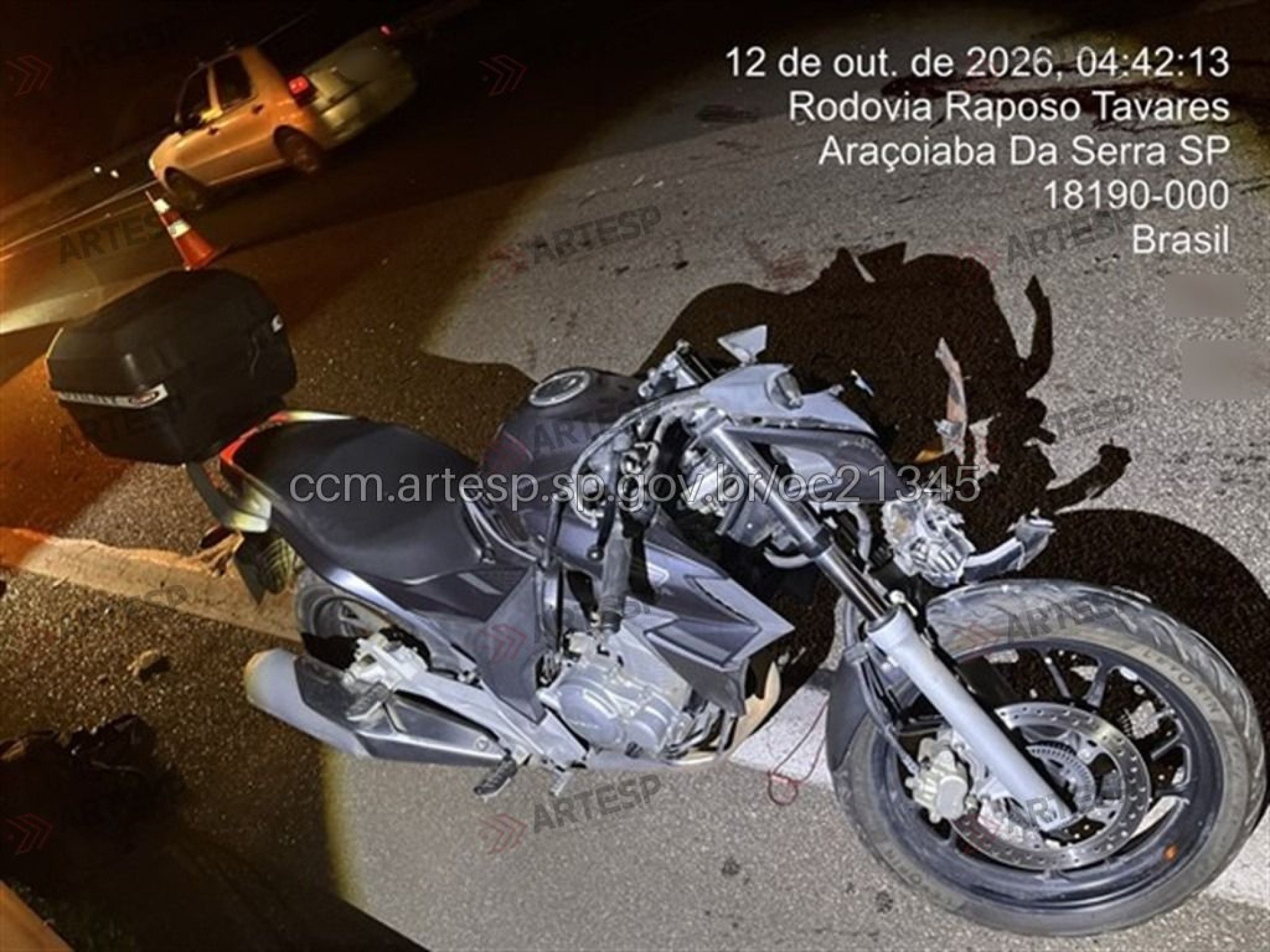 Em Ara&ccedil;oiaba da Serra, o acidente aconteceu na madrugada desta segunda-feira, no km 118 da Rodovia Raposo Tavares (SP-270), na pista sentido Sorocaba