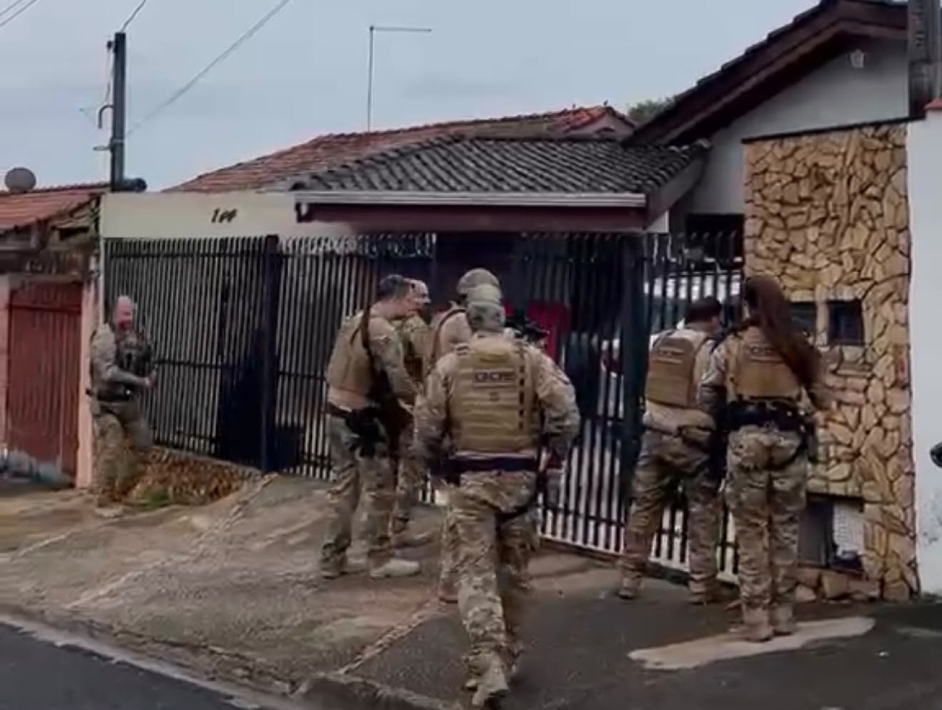 Os investigados poderão responder pelos crimes de tráfico de drogas, associação para o tráfico e organização criminosa