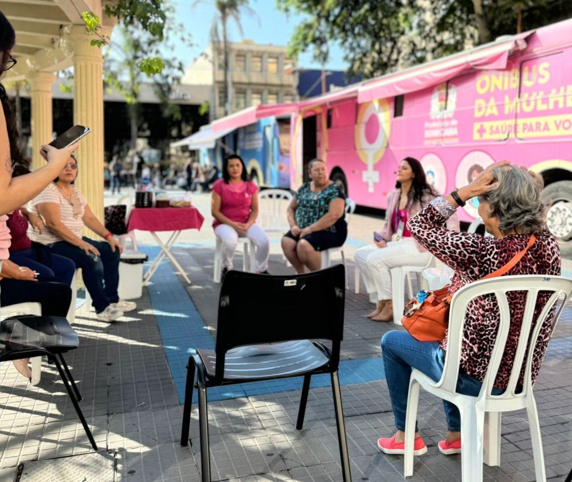 Equipe do Ônibus Rosa estará hoje e amanhã na praça Coronel Fernando Prestes 
