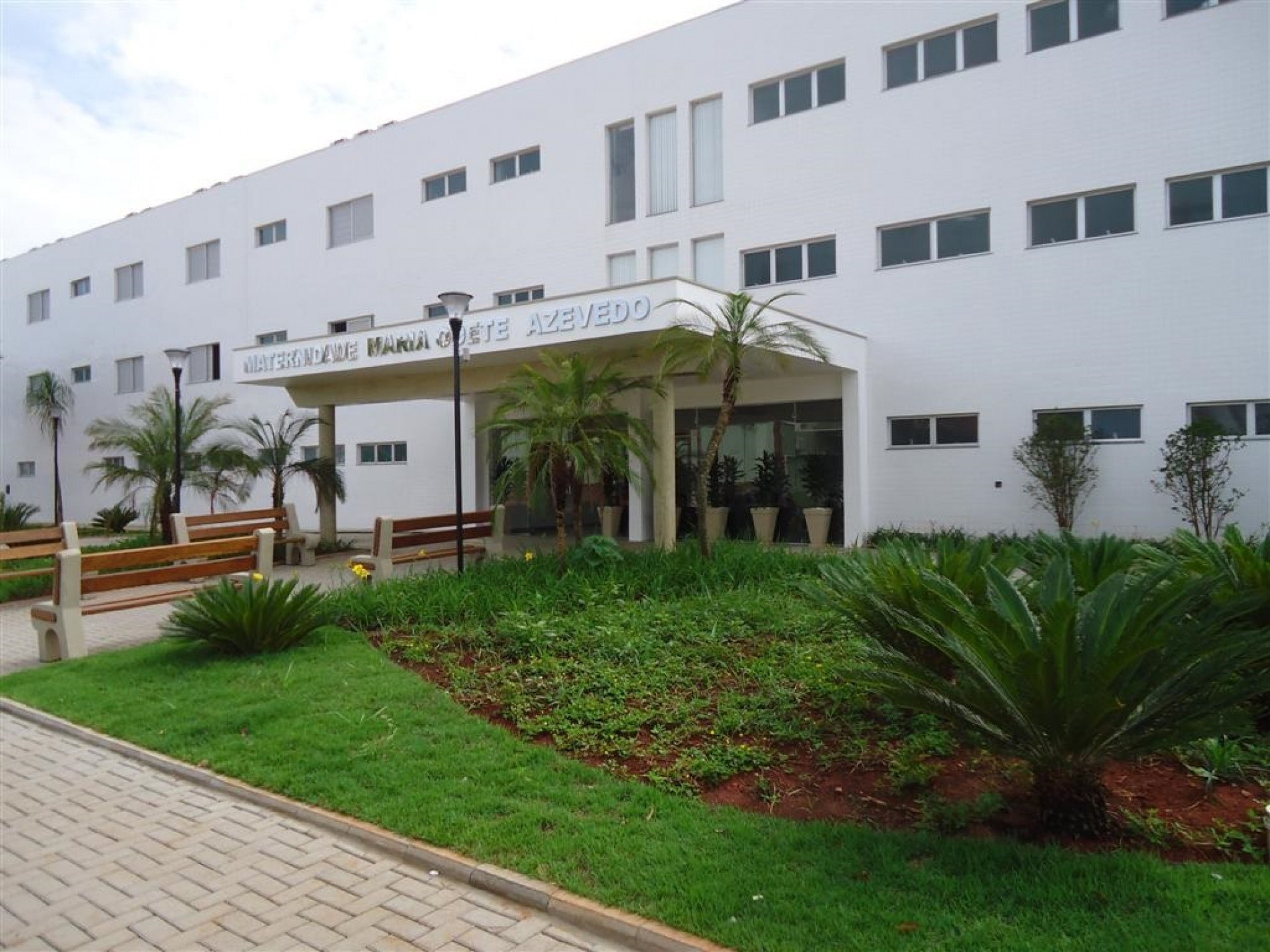 Mesmo sem habilitação reconhecida no País, ele utilizou uma cédula de identidade falsa, pertencente a outro médico, para conseguir um emprego como plantonista em um hospital.