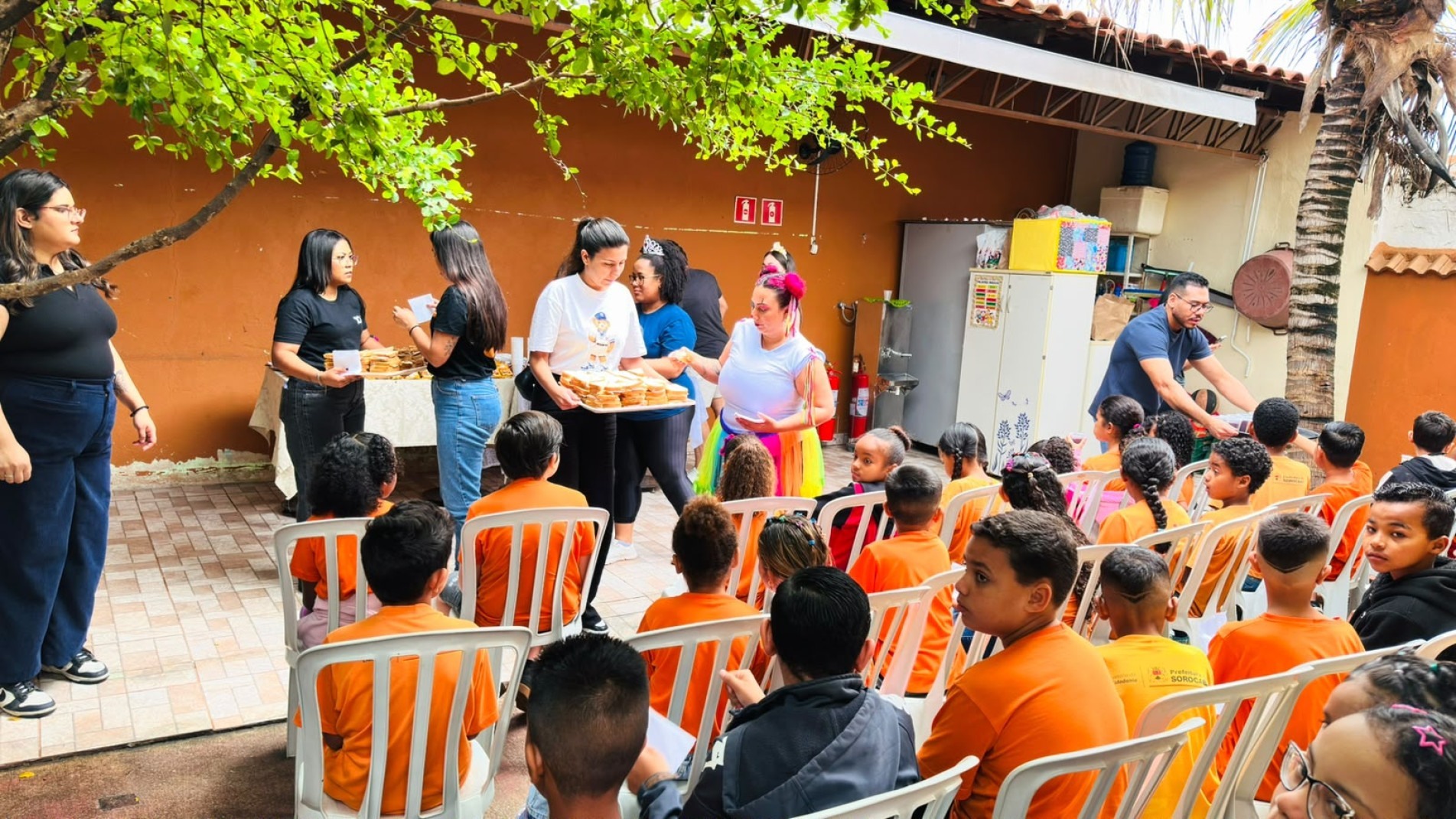 Cerca de 100 crianças atendidas pela Pastoral do Menor de Sorocaba participaram de uma manhã de atividades recreativas