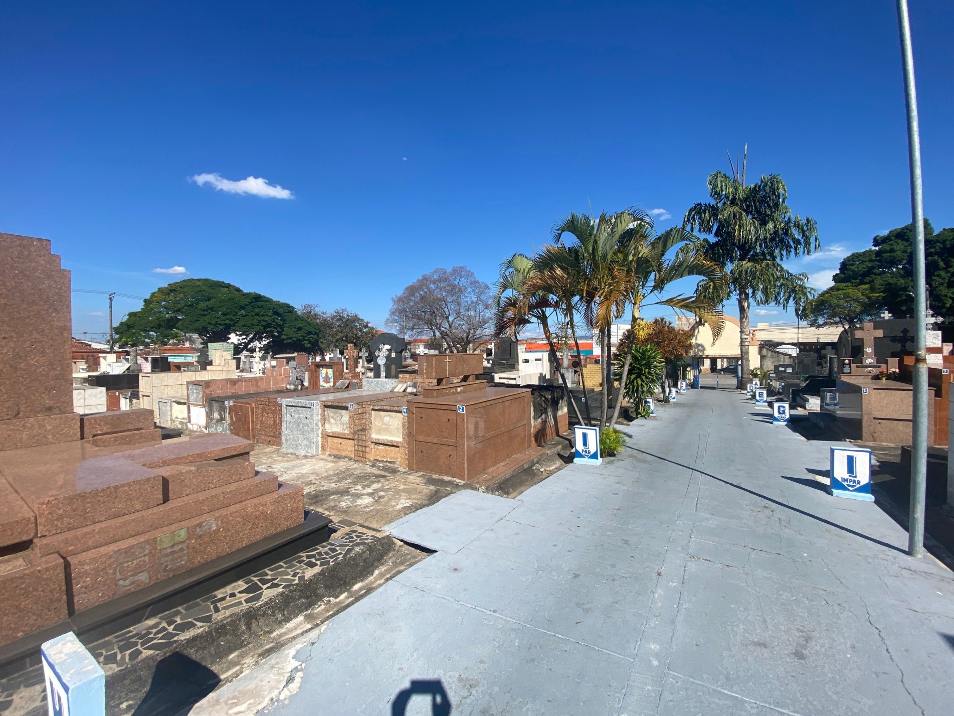 Finados - Quais os prazos para preparação dos cemitérios municipais para o Dia de Finados.