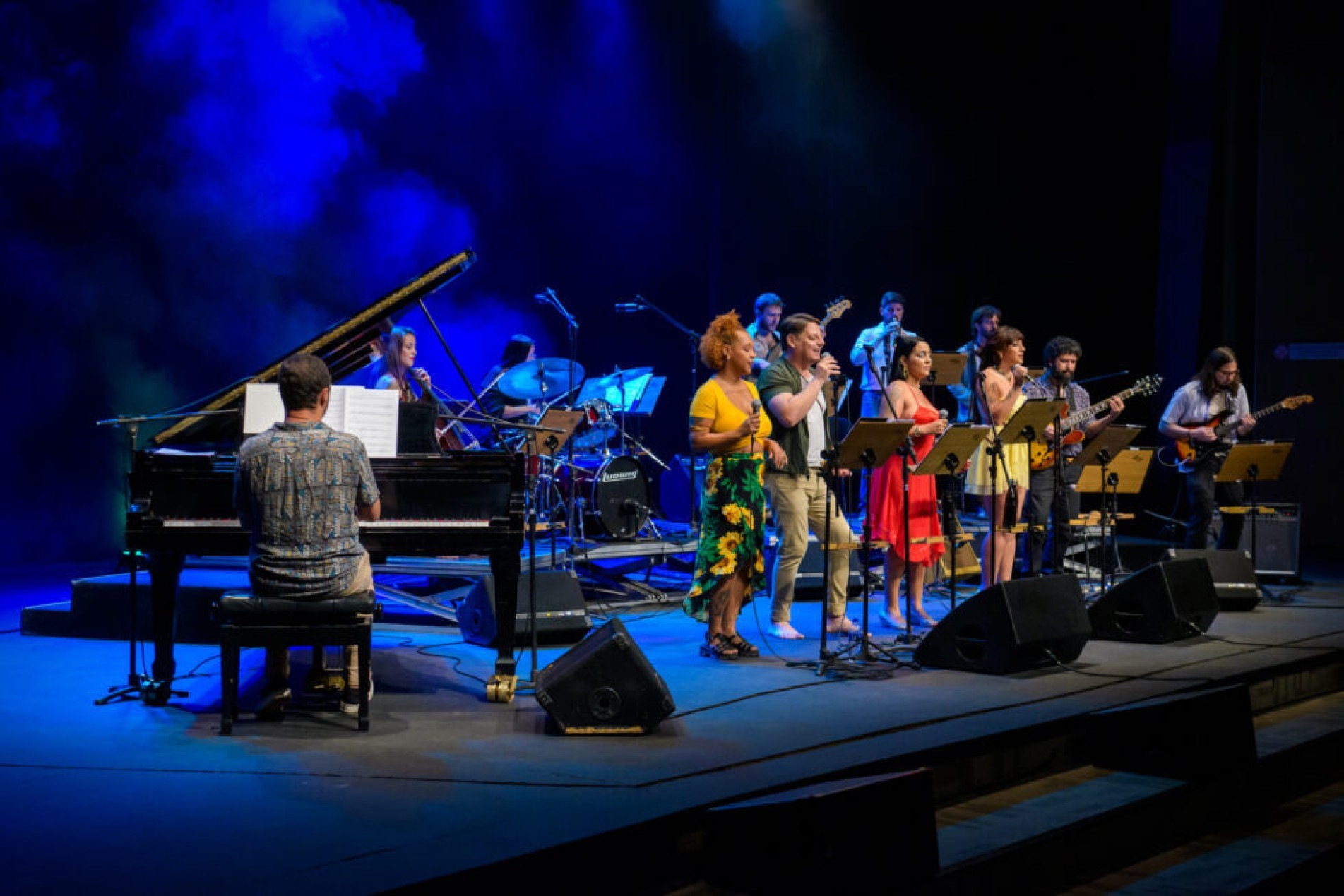 Encontro recebe Janayna Pereira cantora, compositora, percussionista 
e atriz formada pela Escola de Arte Dramática (EAD/ECA/USP)