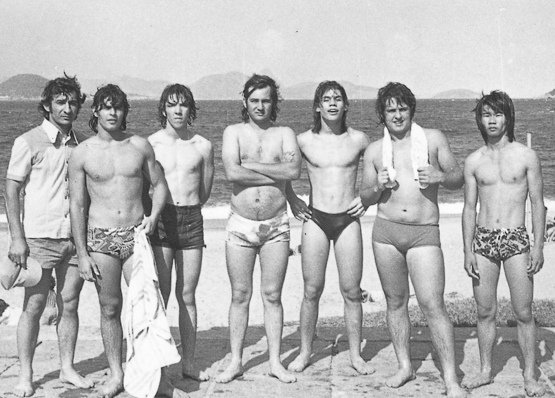 Em pé, da esquerda para a direita: Toninho Rizzardo (técnico), Gugo Mauad, Zé Carlos, Tidinho, Júlio César, Jango Gozano e Fumio Kurokawa