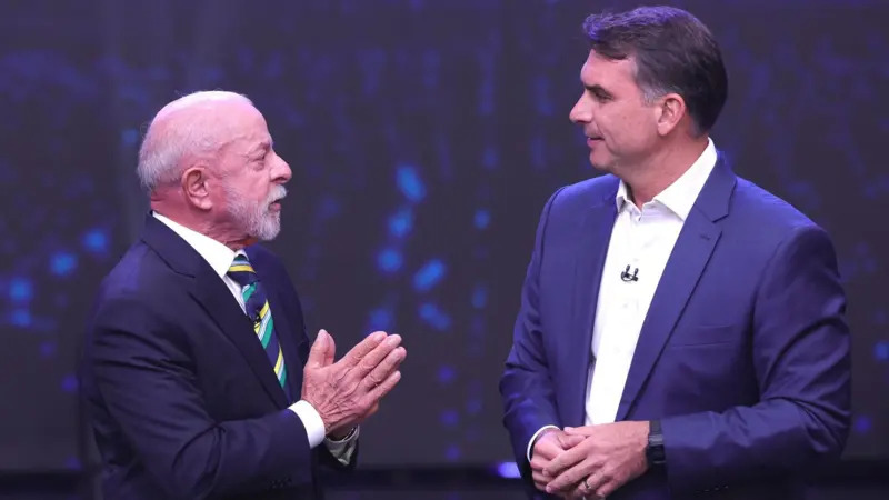 Disputa entre Lula e Flávio Bolsonaro enfrenta abstenção e eleitores indecisos