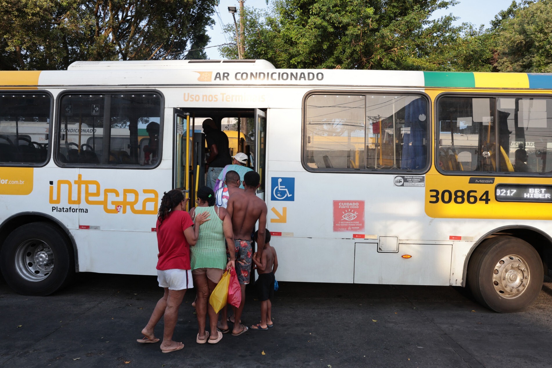 Eleitores se queixaram de falta de ônibus em circulação, em várias cidades do País, no segundo turno das eleições