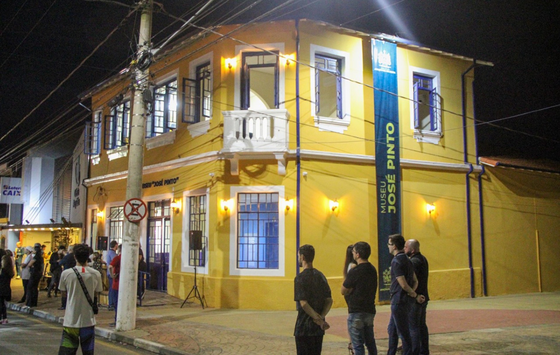 Mostra no Museu José Pinto reúne obras de Cibele Pilla e Lucia Gadain, com curadoria de Oscar D'Ambrosio