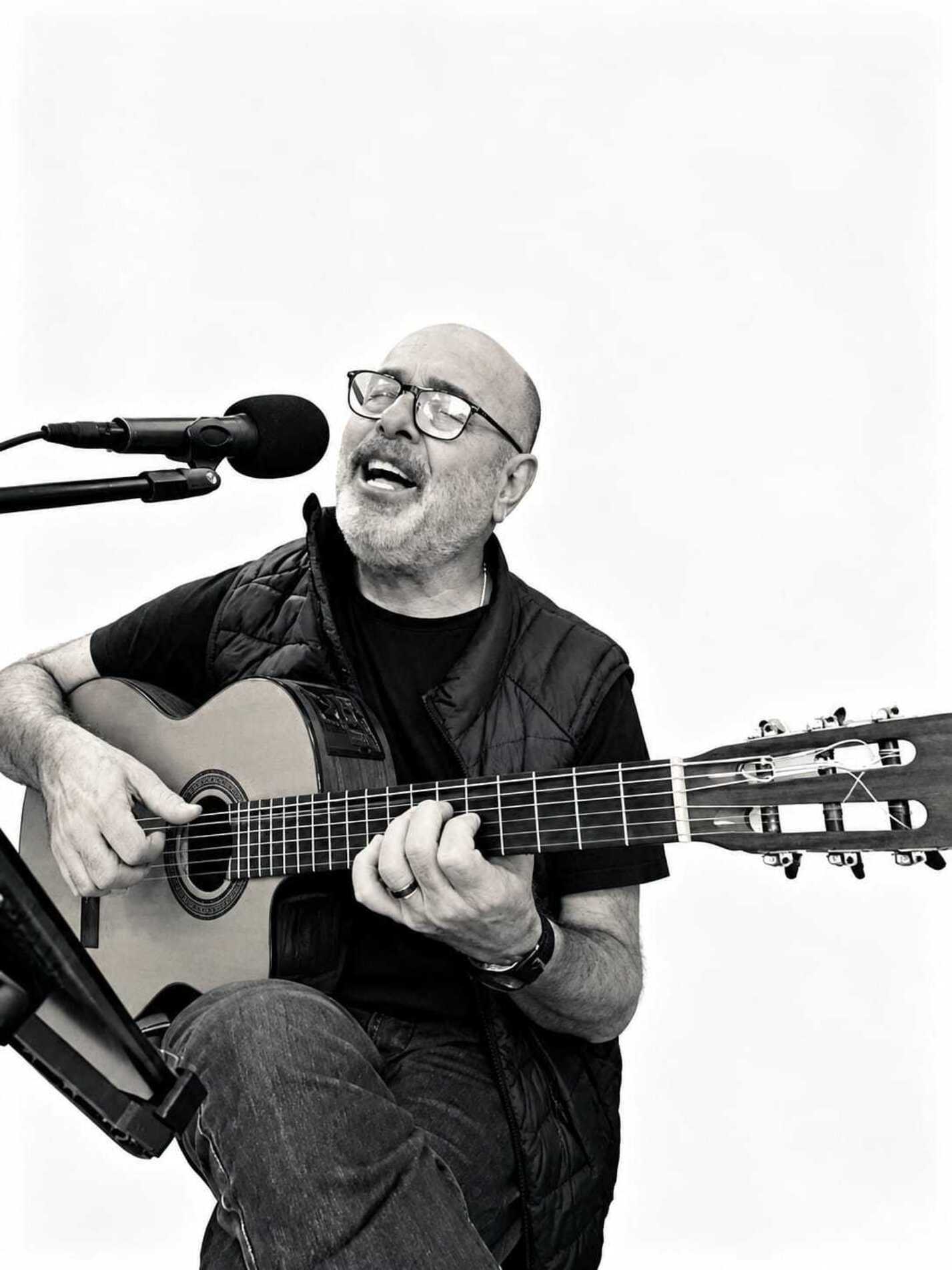 Eraldo Basso fez dos bares de Sorocaba o seu palco e embalou noites com a música popular brasileira