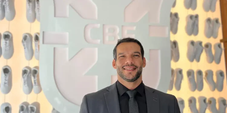 Enquanto o presidente da FIFA ganha R$ 2 milhões por mês, o presidente da CBF ganha bem menos