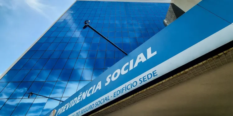 Todos os beneficiários que aguardam um auxílio do INSS deveriam ler isso