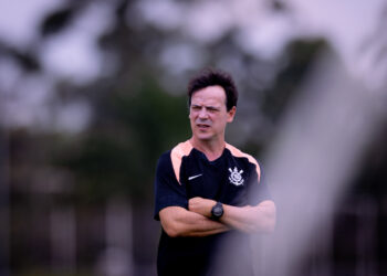 Precisando de 25 milhões de euros em vendas, Corinthians é procurado por clubes da Europa por atacante que nem estreou no profissional
