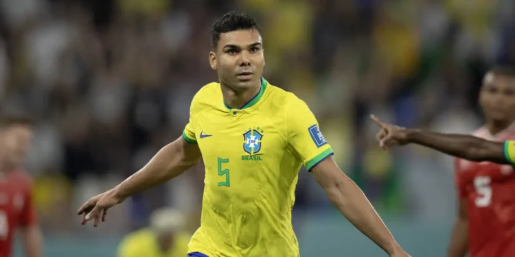 Enquanto Casemiro ganha R$ 8,2 milhões, o valor que o volante de Curaçao recebe parece piada