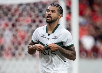 Enquanto o Flamengo quer tirar Lucas Ronier do Coxa, Coritiba quer contratar o “Rei do Drible”