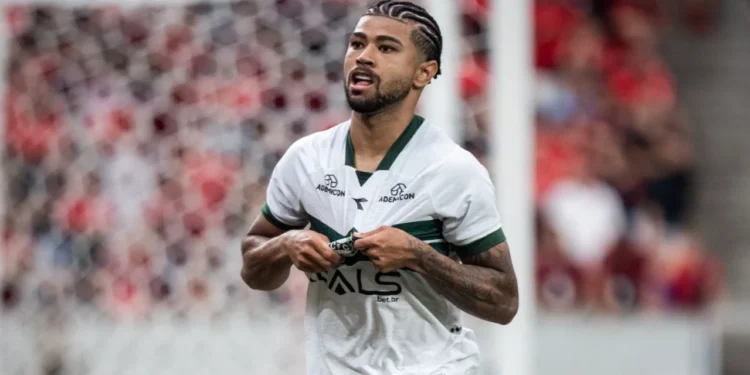 Enquanto o Flamengo quer tirar Lucas Ronier do Coxa, Coritiba quer contratar o “Rei do Drible”