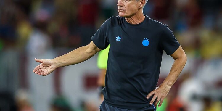 Grêmio descarta contratar William, mas decide pela chegada de 2 reforços para Luis Castro