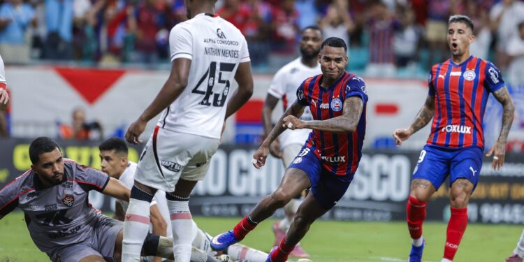 Enquanto o Grupo City vendeu dois clubes, o Vitória acertou com 3 reforços em poucos dias